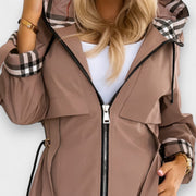 Chaqueta Impermeable con Capucha Estampada