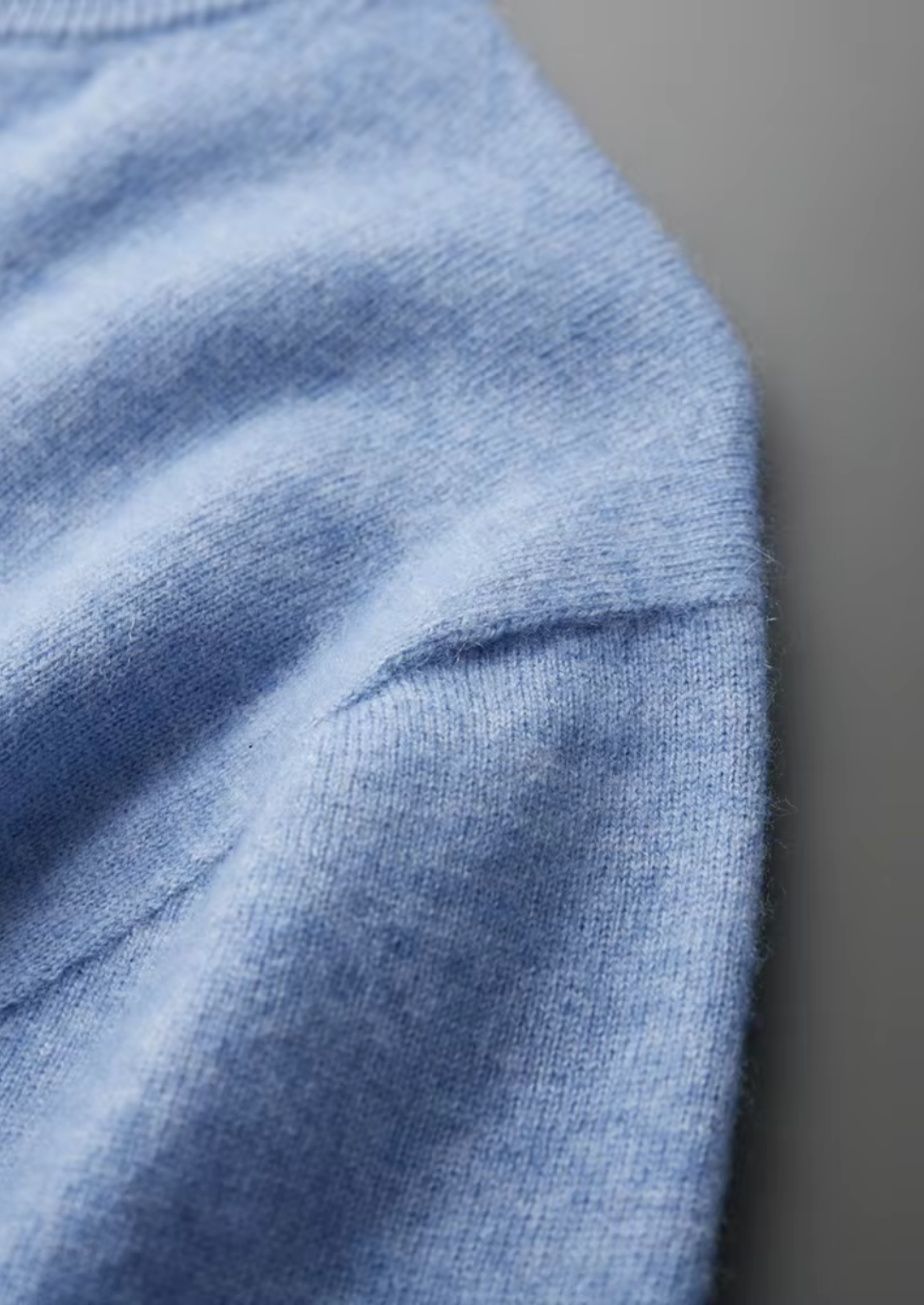 Camiseta Hombre Premium 100% Cashmere – Cuello Alto Elegante