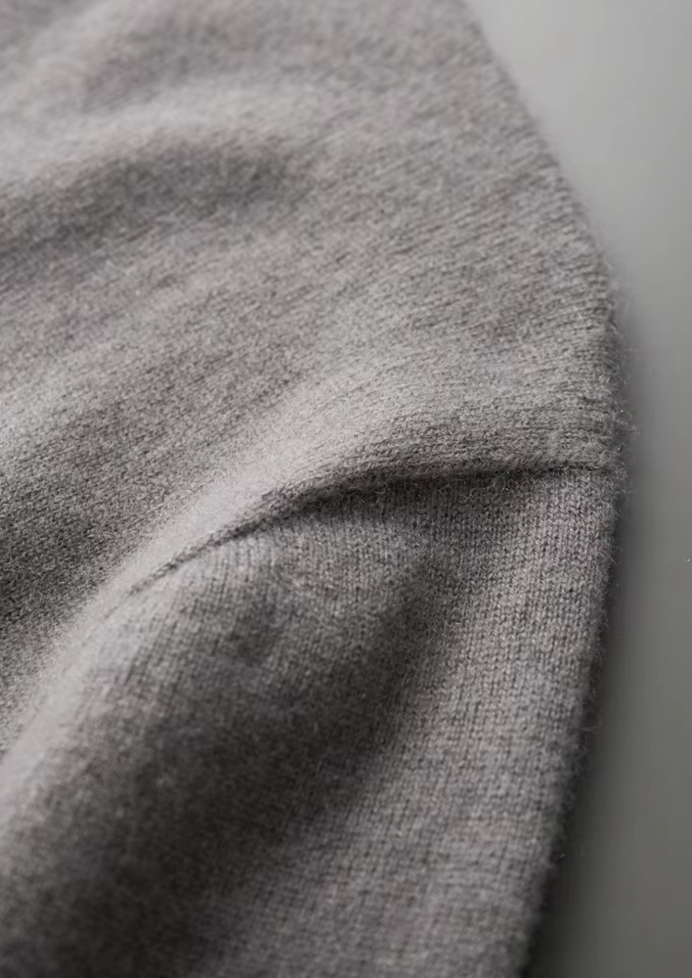 Camiseta Hombre Premium 100% Cashmere – Cuello Alto Elegante