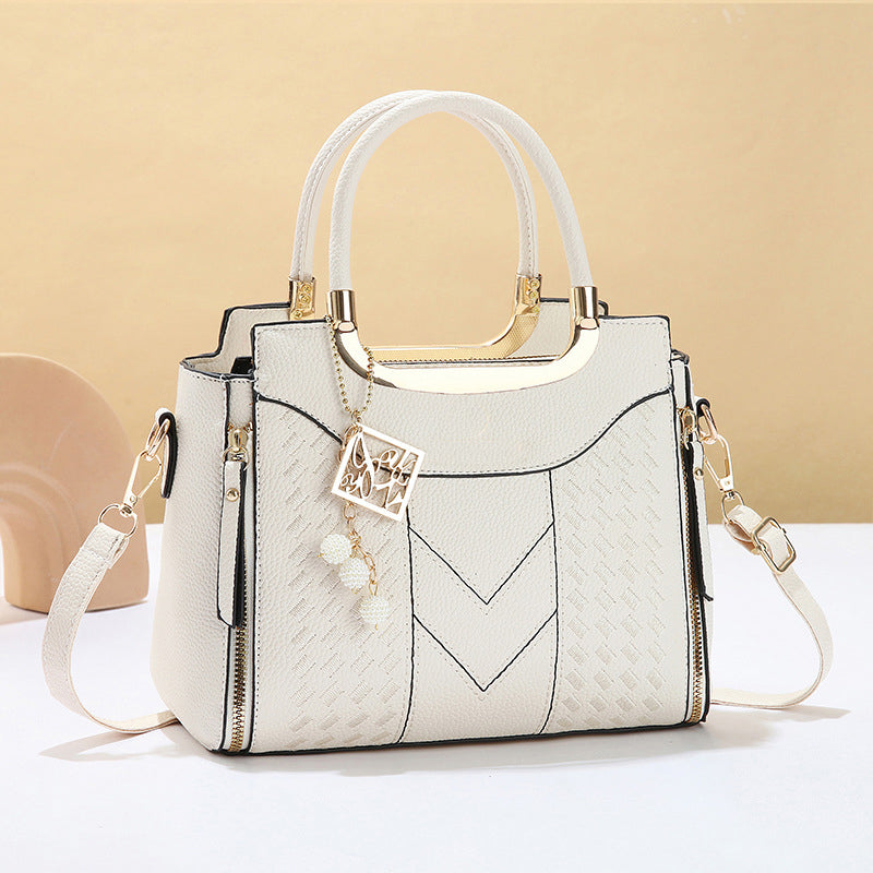 Bolso de Mano Acolchado para Mujer con Bandolera Ajustable y Detalles Dorados