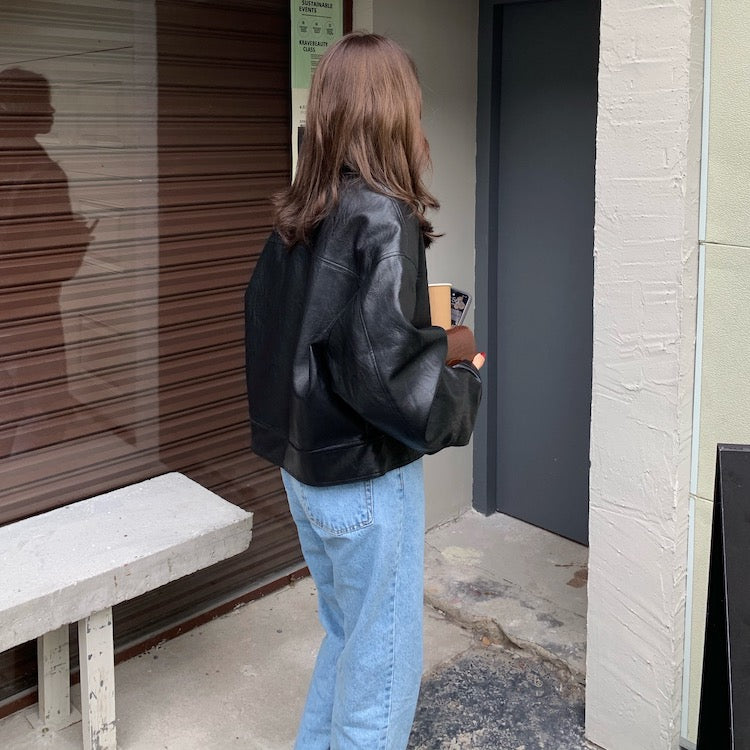 Chaqueta de piel mujer corta con solapa y corte holgado