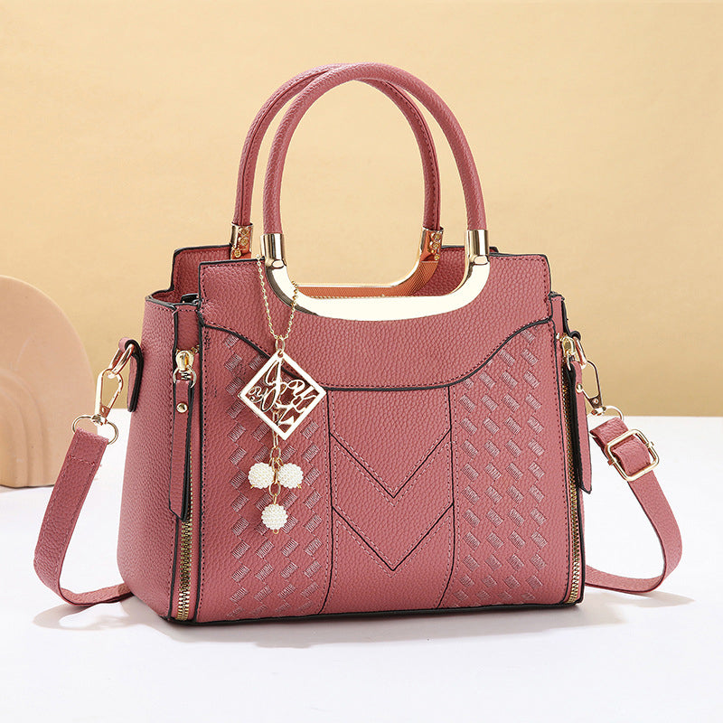 Bolso de Mano Acolchado para Mujer con Bandolera Ajustable y Detalles Dorados