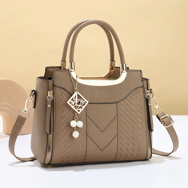 Bolso de Mano Acolchado para Mujer con Bandolera Ajustable y Detalles Dorados