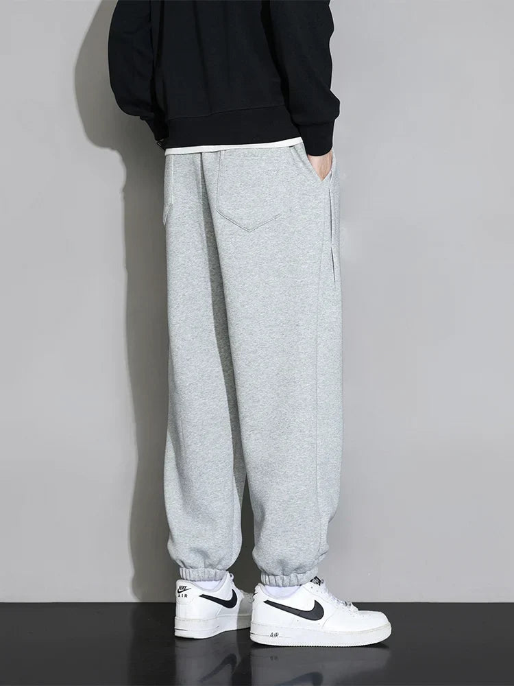 Men's joggers with elastic cuffs and adjustable drawstring