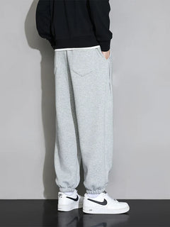 Men's joggers with elastic cuffs and adjustable drawstring
