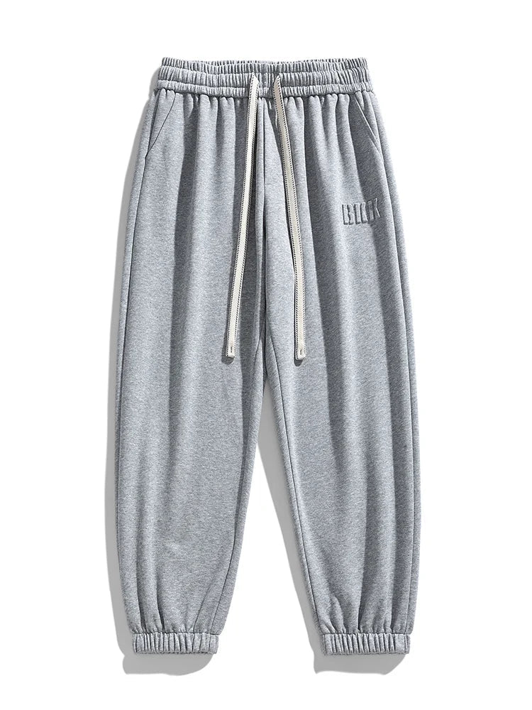 Men's slim-fit knit joggers with spacious pockets