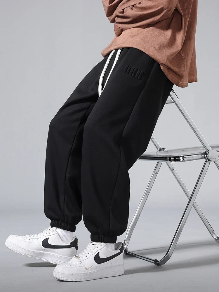 Men's slim-fit knit joggers with spacious pockets