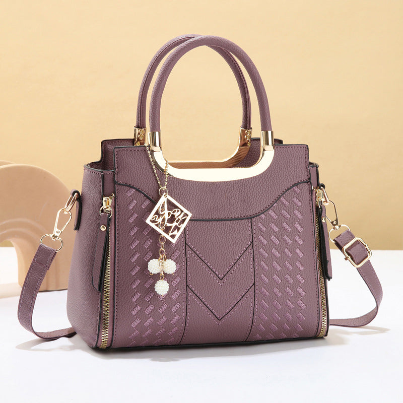 Bolso de Mano Acolchado para Mujer con Bandolera Ajustable y Detalles Dorados