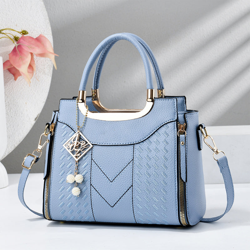 Bolso de Mano Acolchado para Mujer con Bandolera Ajustable y Detalles Dorados