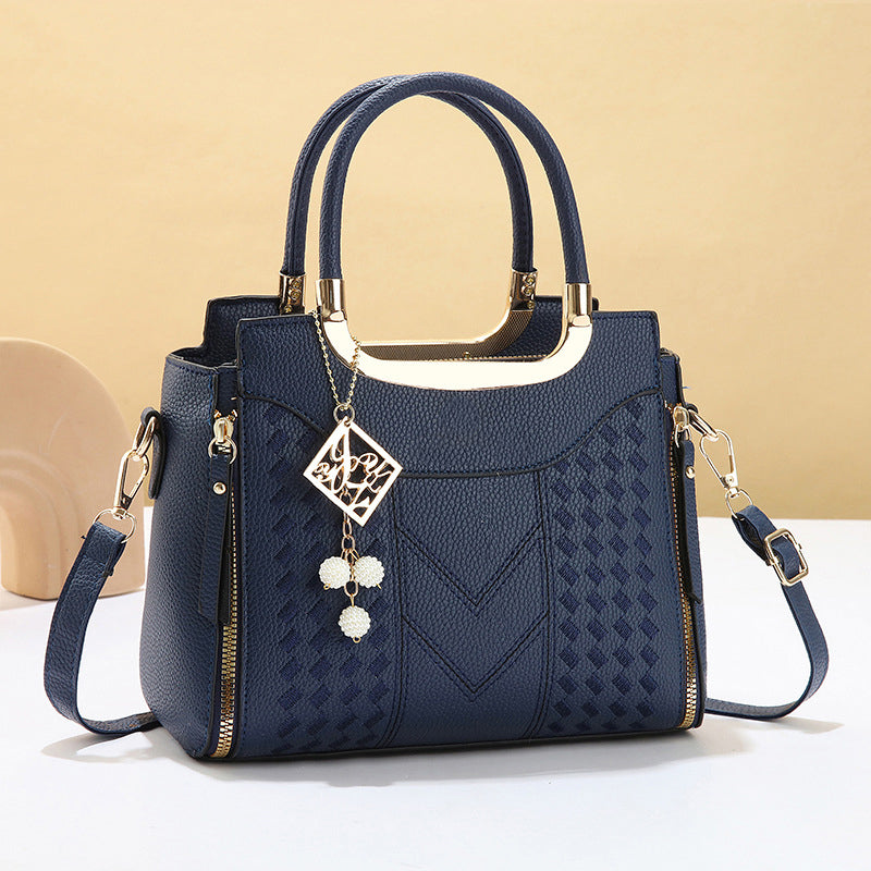 Bolso de Mano Acolchado para Mujer con Bandolera Ajustable y Detalles Dorados