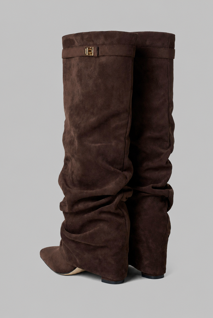 Botas Mujer Slouchy de Ante Punta Fina con Hebilla Dorada
