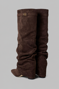 Botas Mujer Slouchy de Ante Punta Fina con Hebilla Dorada