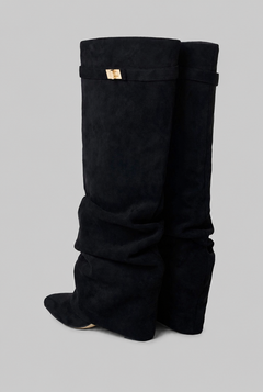 Botas Mujer Slouchy de Ante Punta Fina con Hebilla Dorada