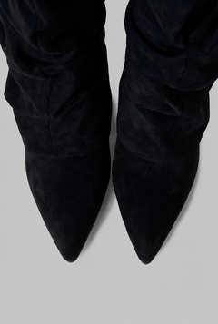 Botas Mujer Slouchy de Ante Punta Fina con Hebilla Dorada