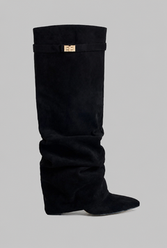 Botas Mujer Slouchy de Ante Punta Fina con Hebilla Dorada
