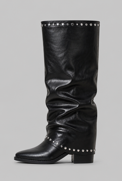 Botas Mujer Slouchy Efecto Piel Charol con Tachuelas Plateadas