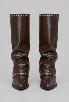 Botas Mujer Slouchy Efecto Piel Charol con Tachuelas Plateadas