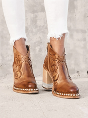 Botines de Piel para Mujer con Bordados y Tachuelas